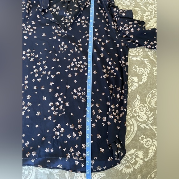 Ann Taylor Navy Cream Floral V Neck Cold Shoulder Ruffled Blouse Size M - Picture 8 of 8